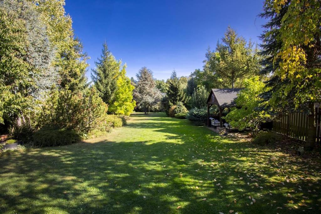 7 Bedroom Secluded Villa Close To Prague Říčany Zewnętrze zdjęcie
