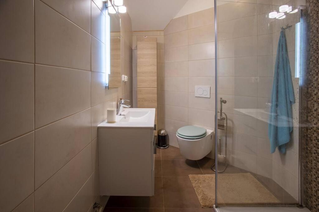 7 Bedroom Secluded Villa Close To Prague Říčany Zewnętrze zdjęcie