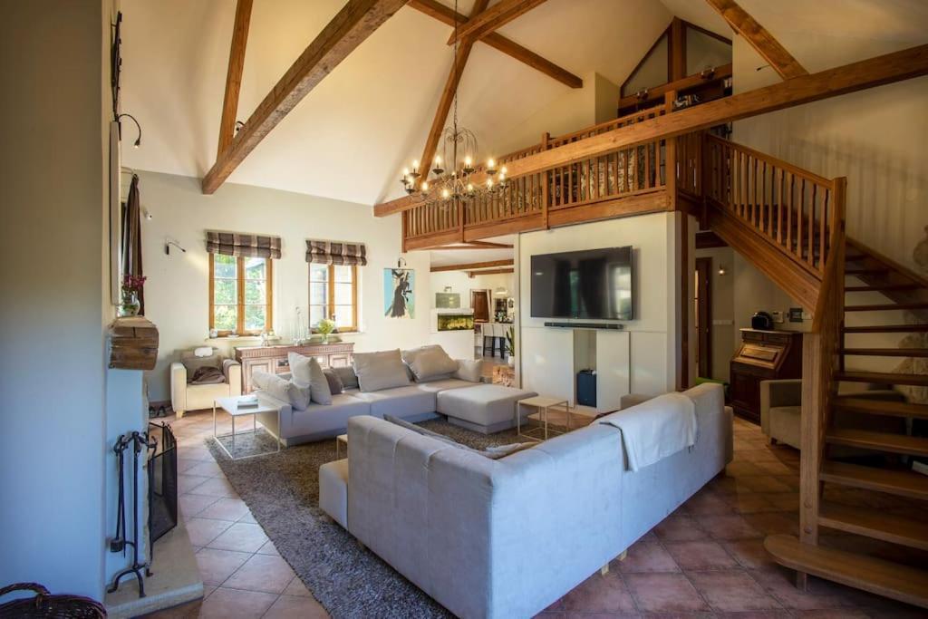 7 Bedroom Secluded Villa Close To Prague Říčany Zewnętrze zdjęcie